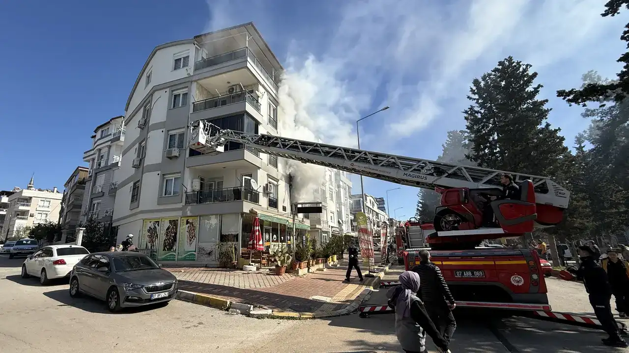 Apartmanda 6 Kişi Mahsur Kaldı: "Çatıya Ulaşsaydı Kurtuluş Yoktu" 3